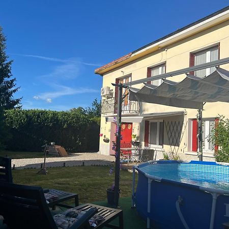Gite Du St Martin Appartement Oradour-Fanais Buitenkant foto