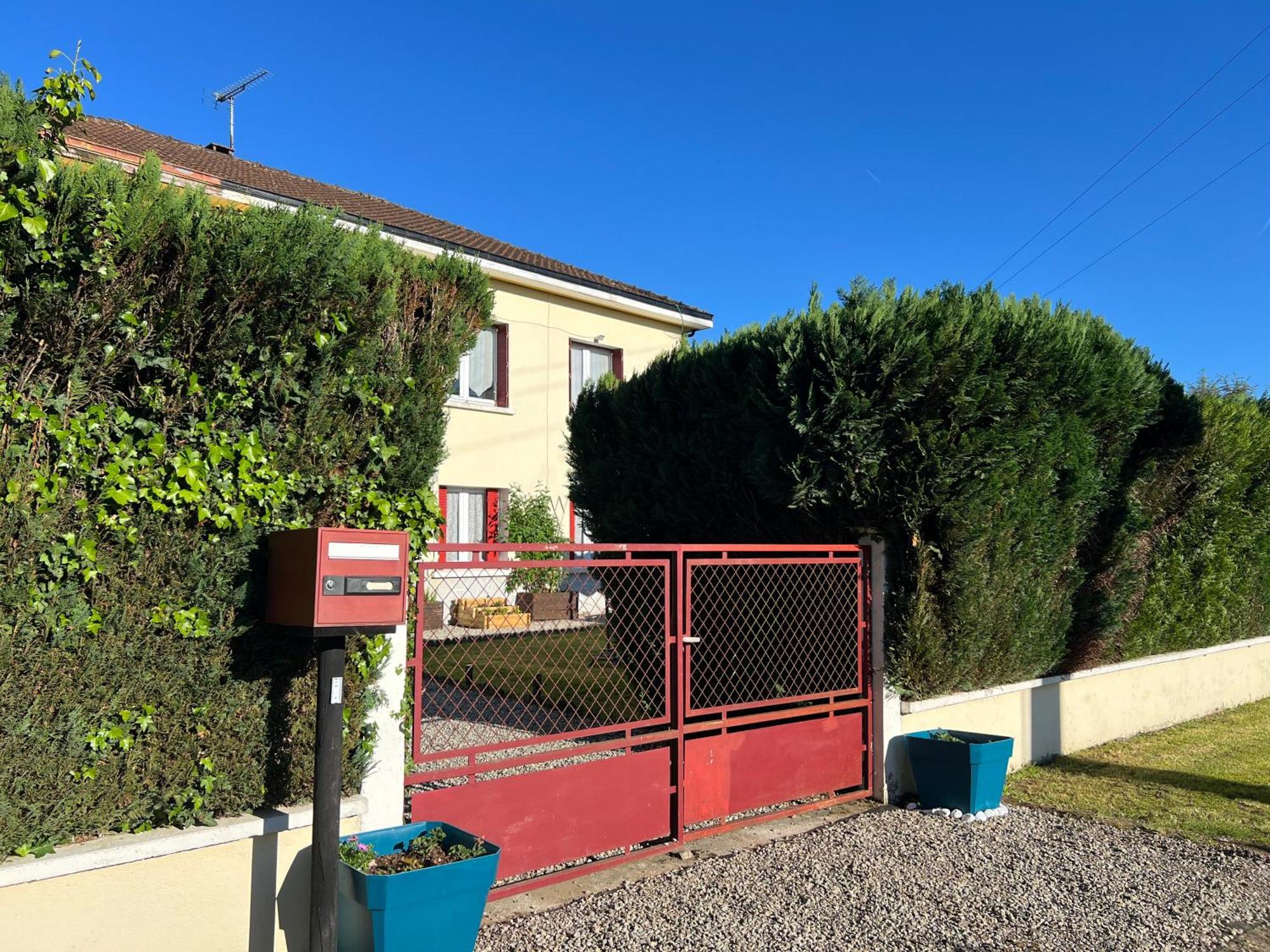 Gite Du St Martin Appartement Oradour-Fanais Buitenkant foto